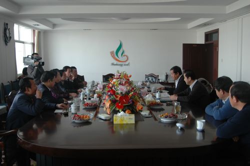 瓜州縣、金塔縣領(lǐng)導(dǎo)來公司慰問