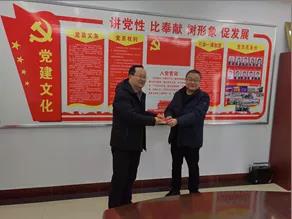 敦煌種業(yè)領(lǐng)導(dǎo)看望慰問(wèn)公司老干部、老黨員及困難黨員職工