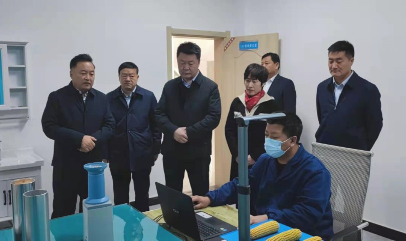 酒泉市政府黨組成員、副市長哈里別克來敦煌種業(yè)調(diào)研指導(dǎo)工作